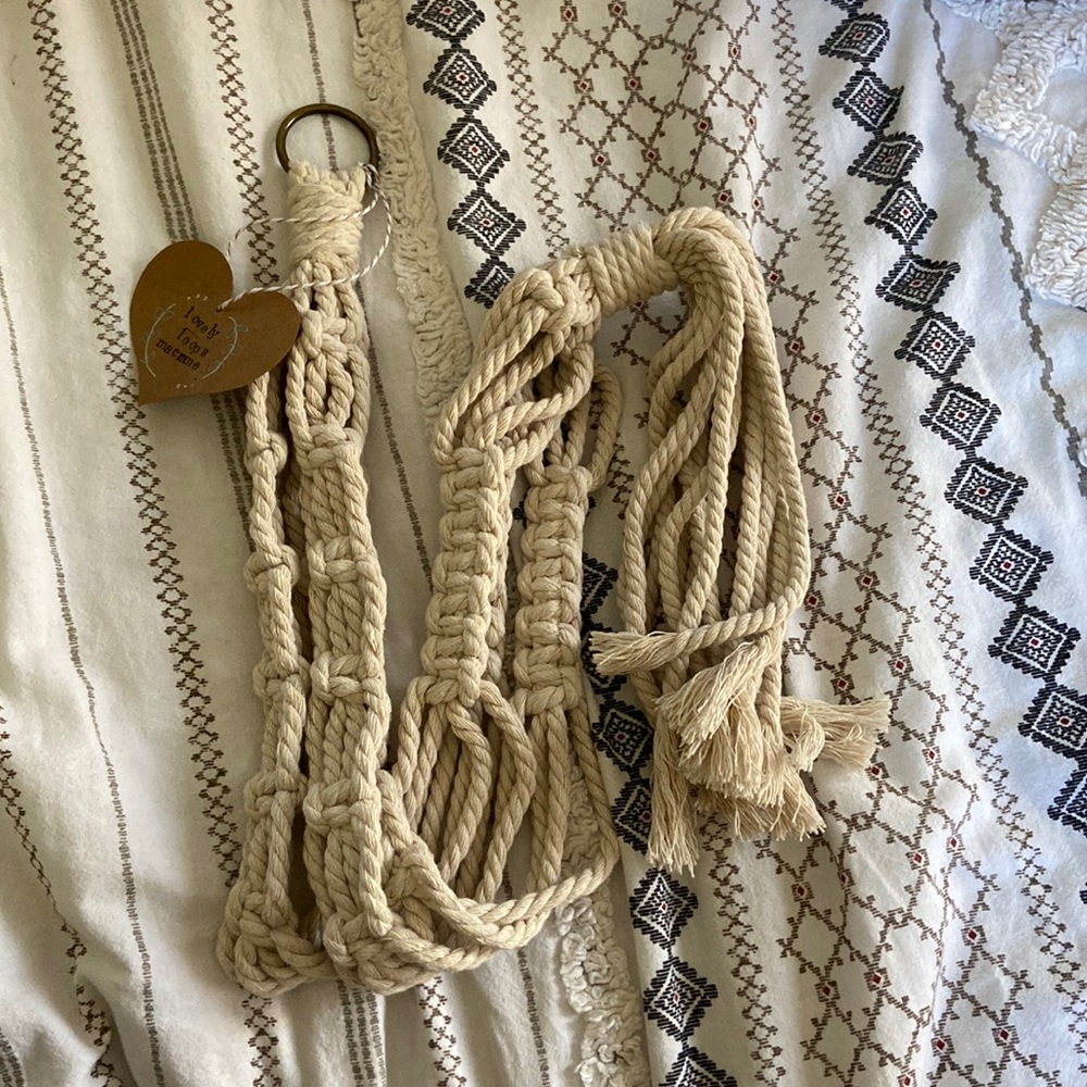 Macramé plant hanger